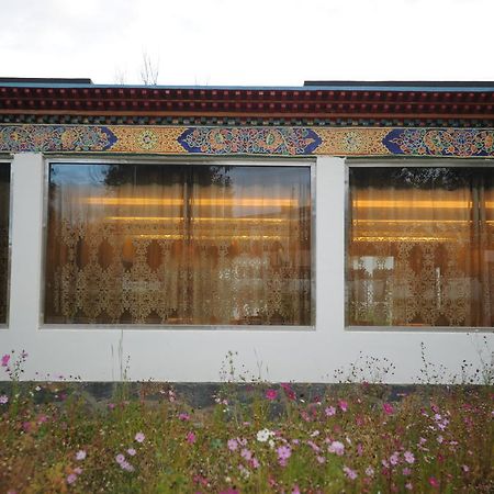 Wanrun International Resort Hotel In Tibet Xigaze Esterno foto