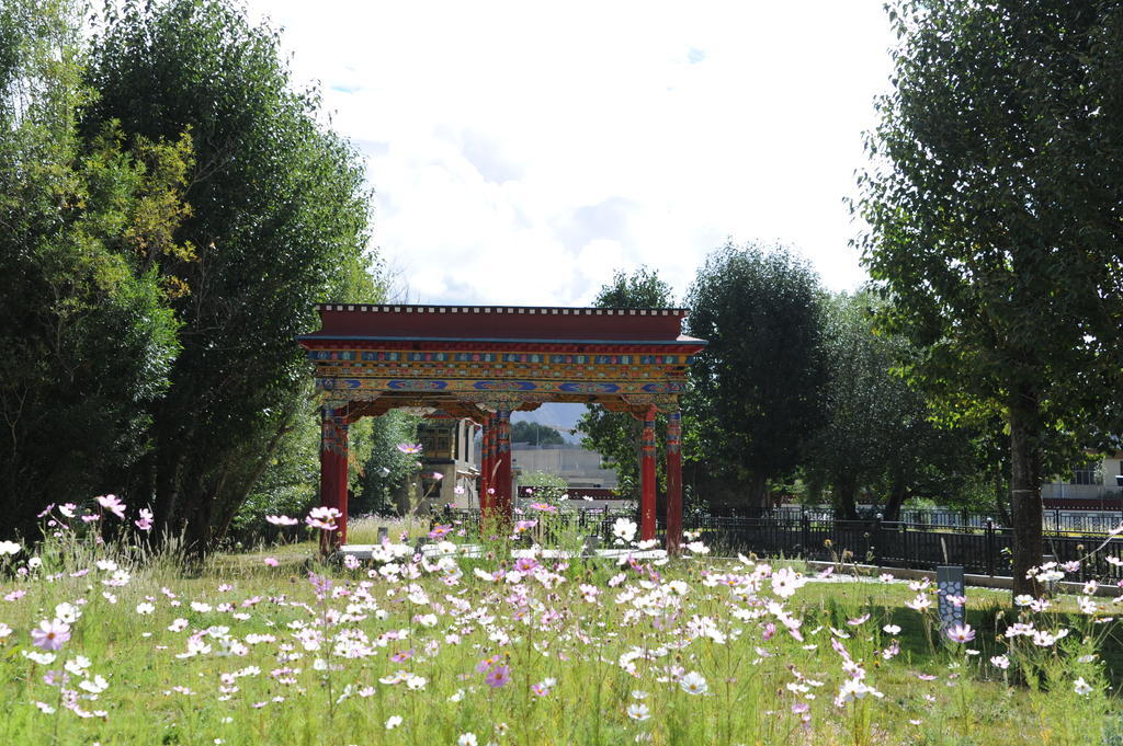 Wanrun International Resort Hotel In Tibet Xigaze Esterno foto